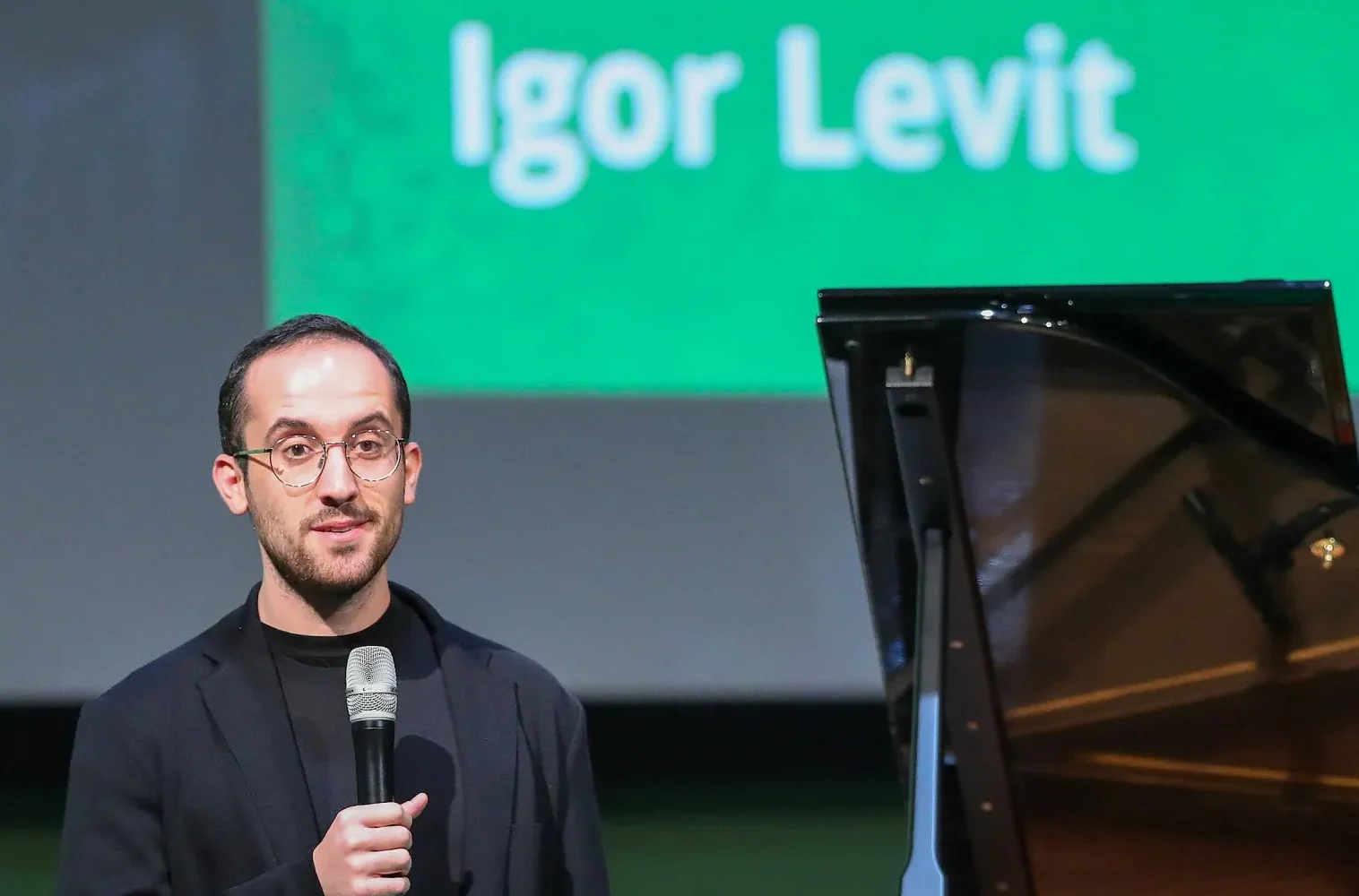 Die stille Kraft hinter Igor Levit: Ein Blick auf die Ehefrau des berühmten Pianisten